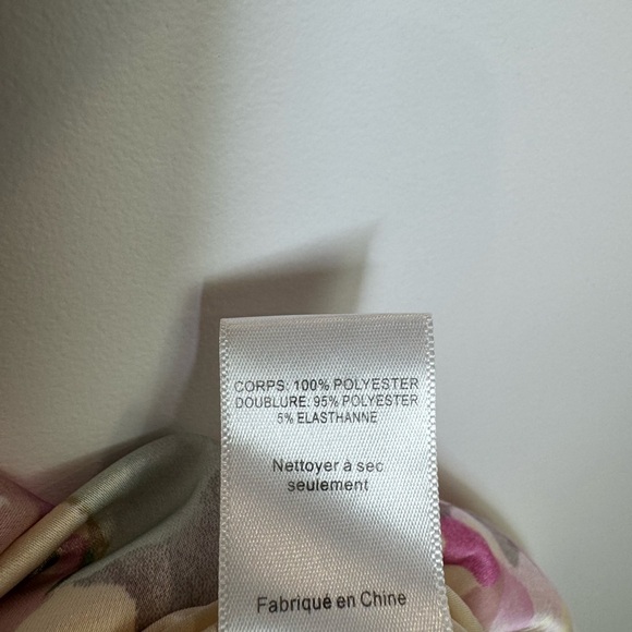 ASTR the label Emma ruched satiny Floral Puff Sleeve Dress size medium - Picture 12 of 13